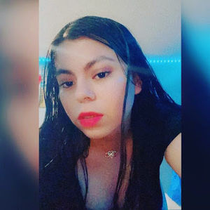 Meet your Posher, Idania